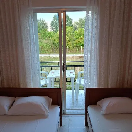 Adamidis * Paralía Skotínis