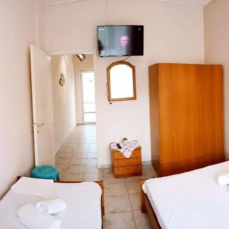 Adamidis Paralía Skotínis