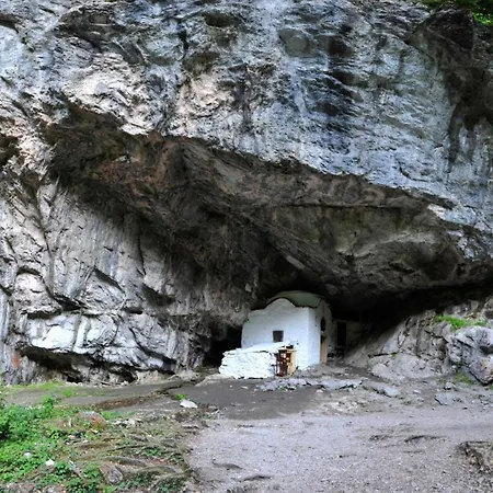 Adamidis Paralia Skotinis