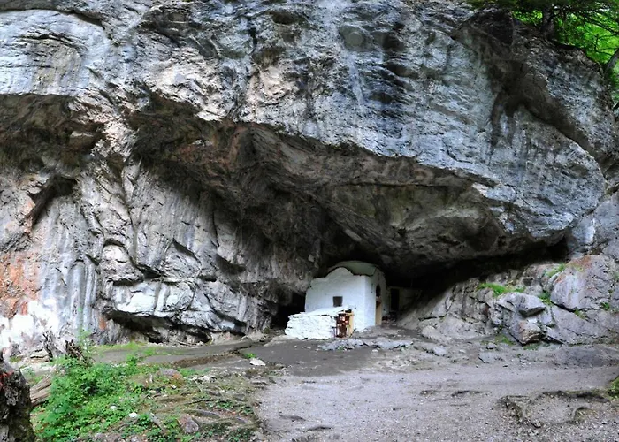 Adamidis Paralía Skotínis